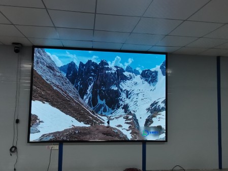 孝感東室內全彩P1.53安裝完畢   尺寸：2.88x1.92m   像素點：1872x1248