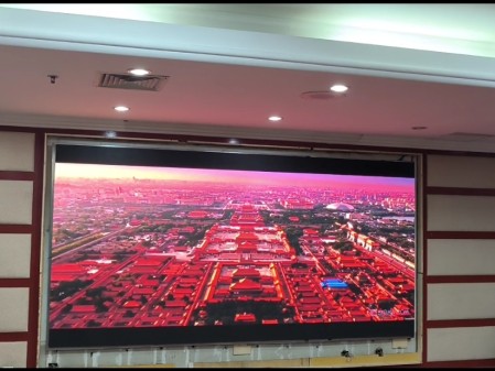 省公路局6樓室內全彩P1.86安裝完成  尺寸：3.52X1.76 像素點：1892X946