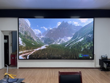 漢川煙草局室內全彩P1.8安裝完成   尺寸：3.84*2.08   像素點：2064*1118