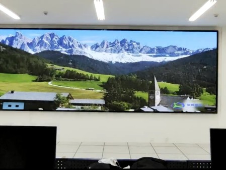 英語山紅花水庫P1.86安裝調(diào)試完成   尺寸：6.08×2.08   像素點：3268×1118