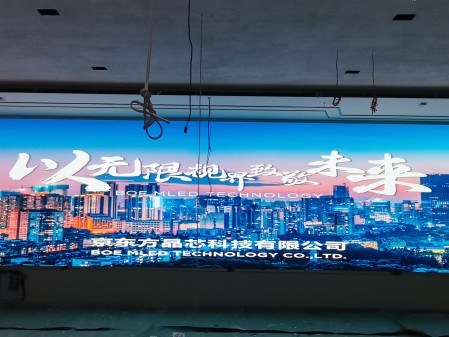 長(zhǎng)江證券BKY012A安裝完畢，尺寸12x2.7m，像素點(diǎn)9600x2160