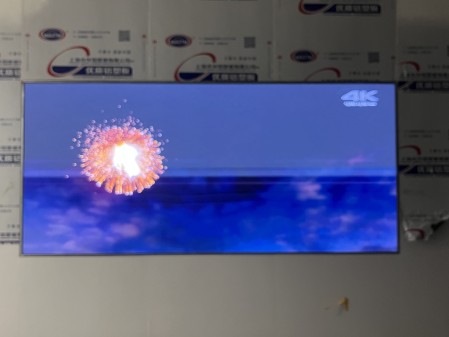 武漢***科技公司大廳小屏安裝調試完畢！ 像素點： 2496??1040 ；尺寸： 3.84??1.6