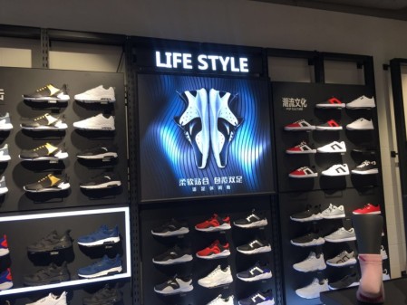 江漢路某鞋店-室內Q2.5