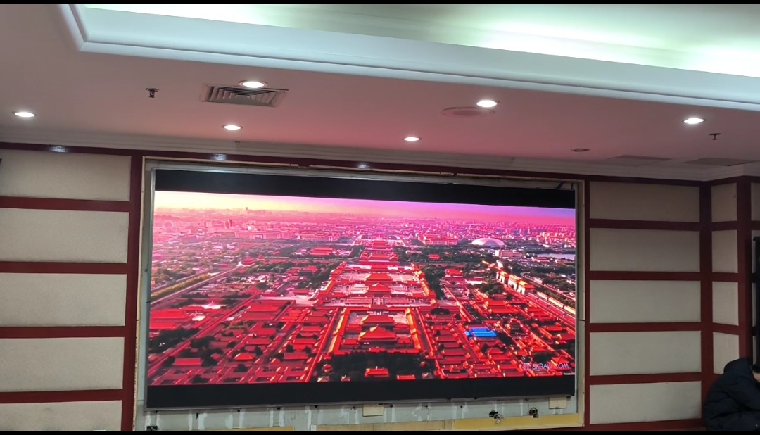 省公路局6樓室內全彩P1.86安裝完成  尺寸：3.52X1.76 像素點：1892X946