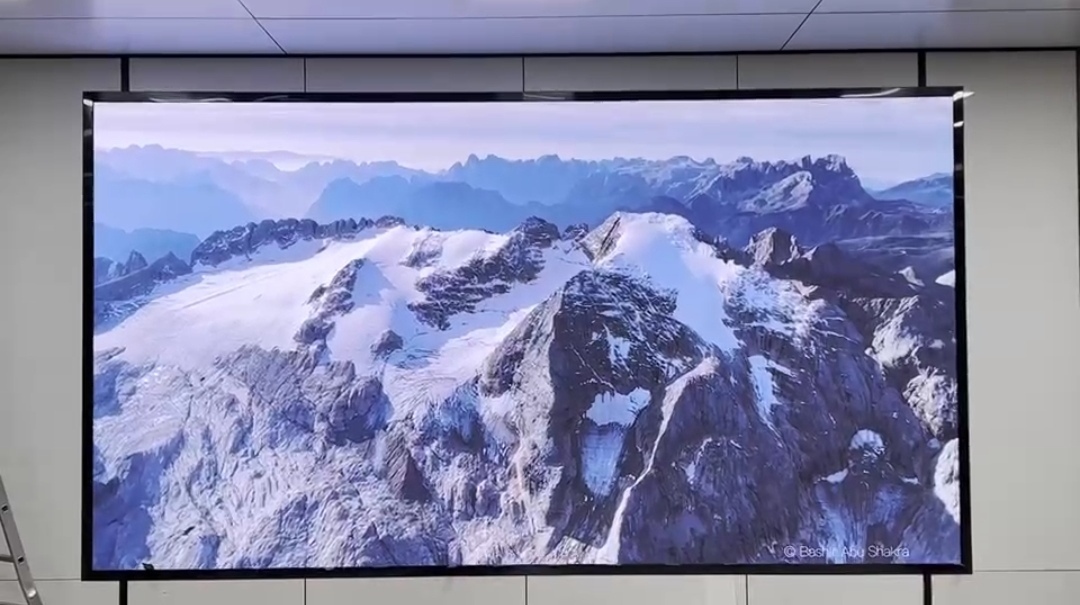 孝感**企業  BOE  室內全彩P2.5安裝調試完成    尺寸：4.8*2.56m   像素點：1920*1024